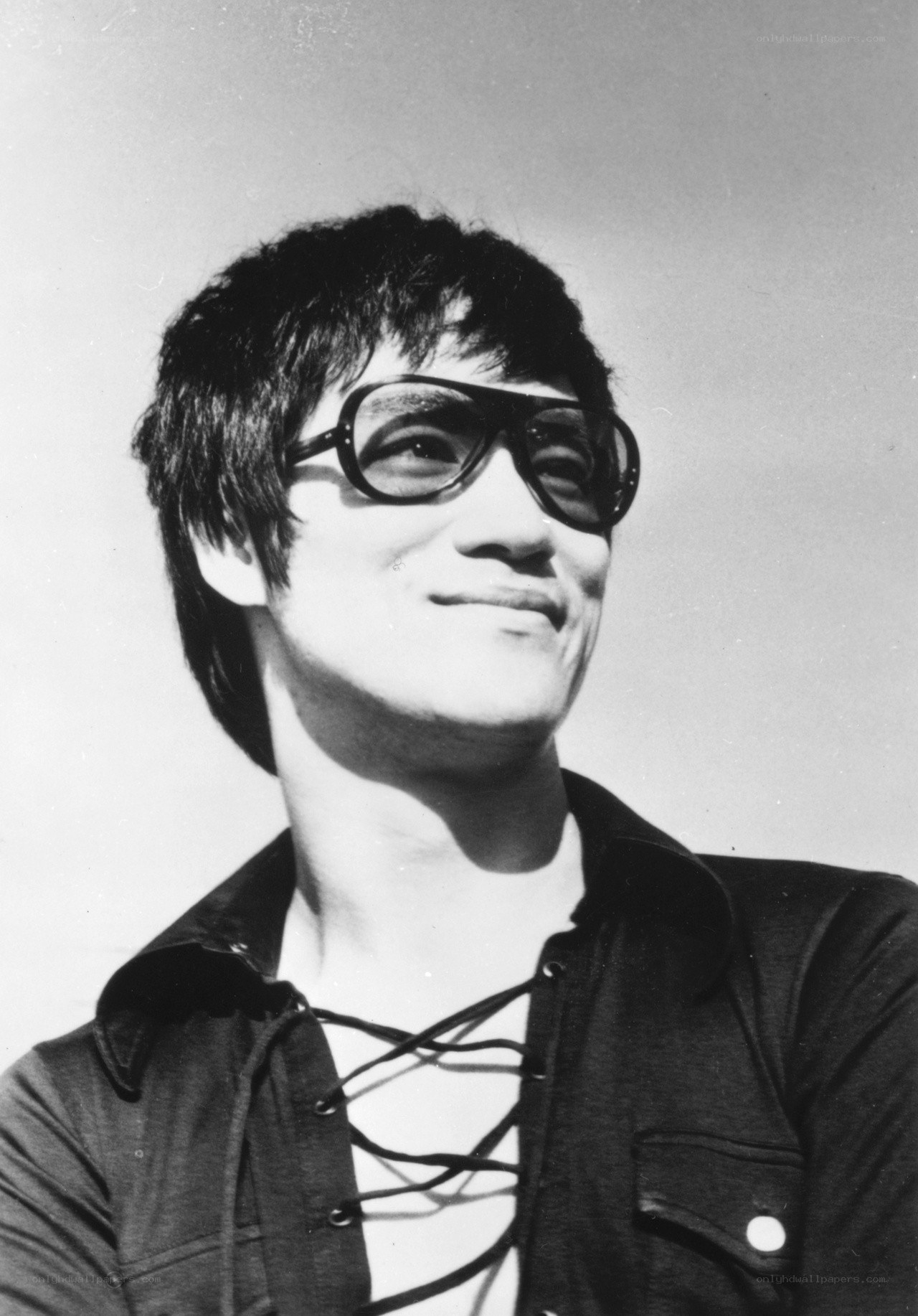 Bruce Lee in sunglasses