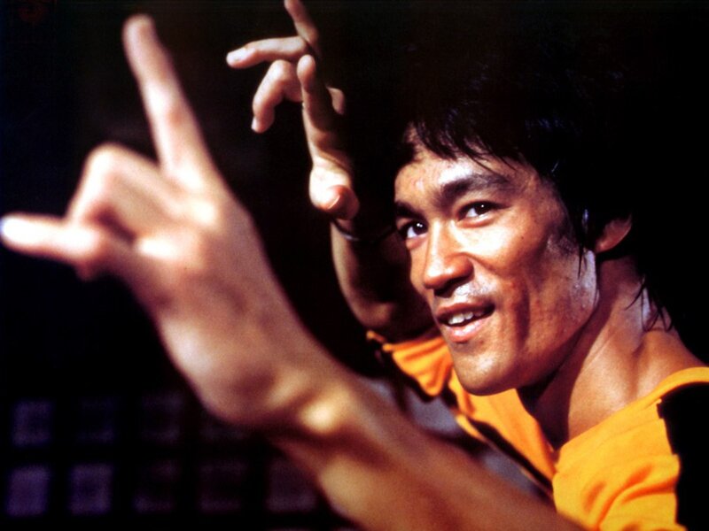 Bruce Lee in Yellow Shirt — Intense