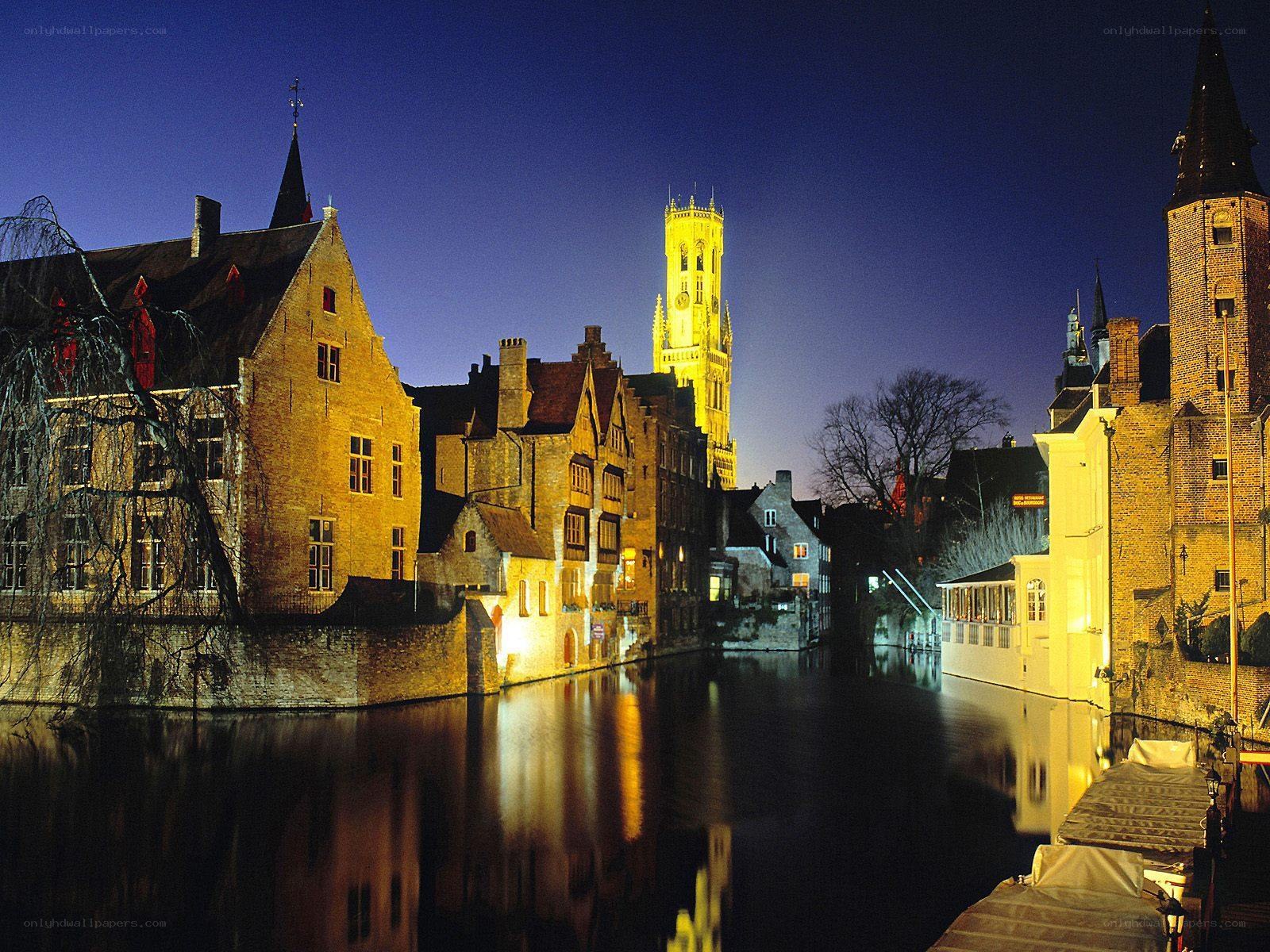 Bruges canal at night