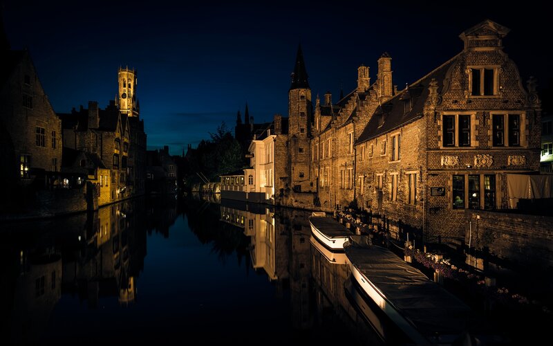 Bruges canal at night
