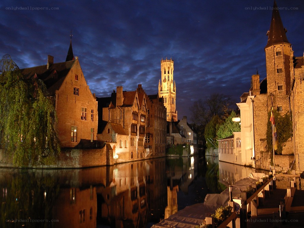 Bruges canal at night