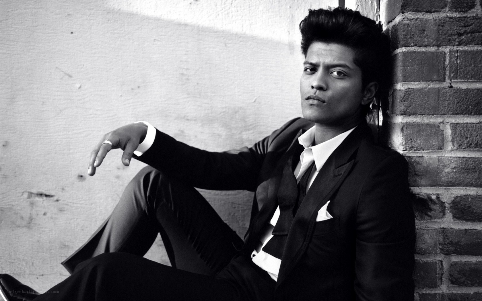 Bruno Mars in a suit