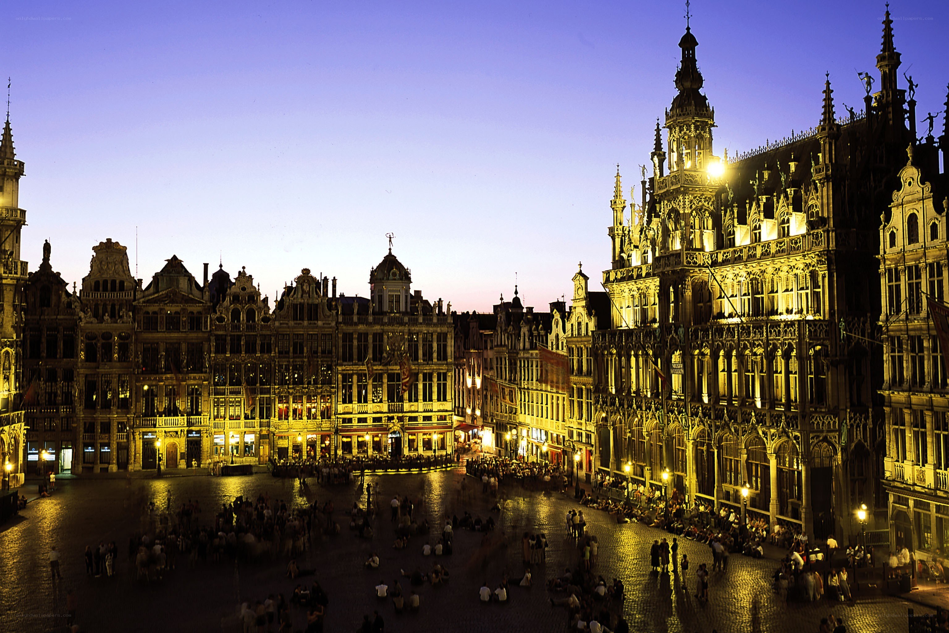 Brussels Grand Place at dusk