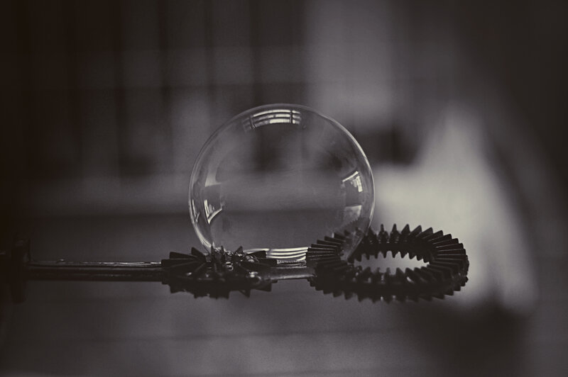 Bubble wand with a single bubble