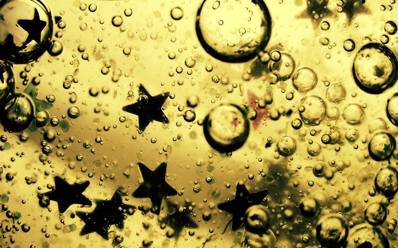 bubbles and stars under water
