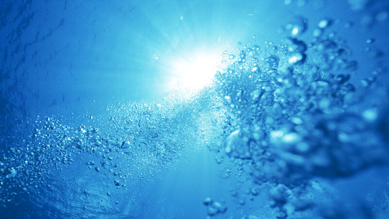 Bubbles Rising Underwater — Blue, Serene, Daytime