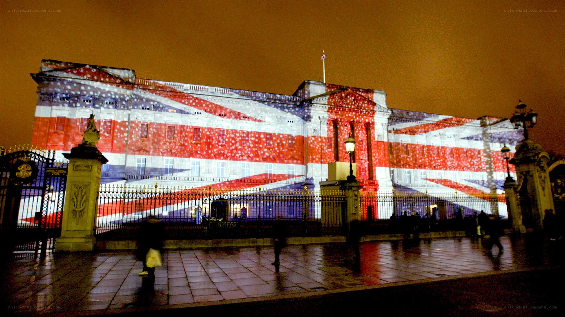 Buckingham Palace at night
