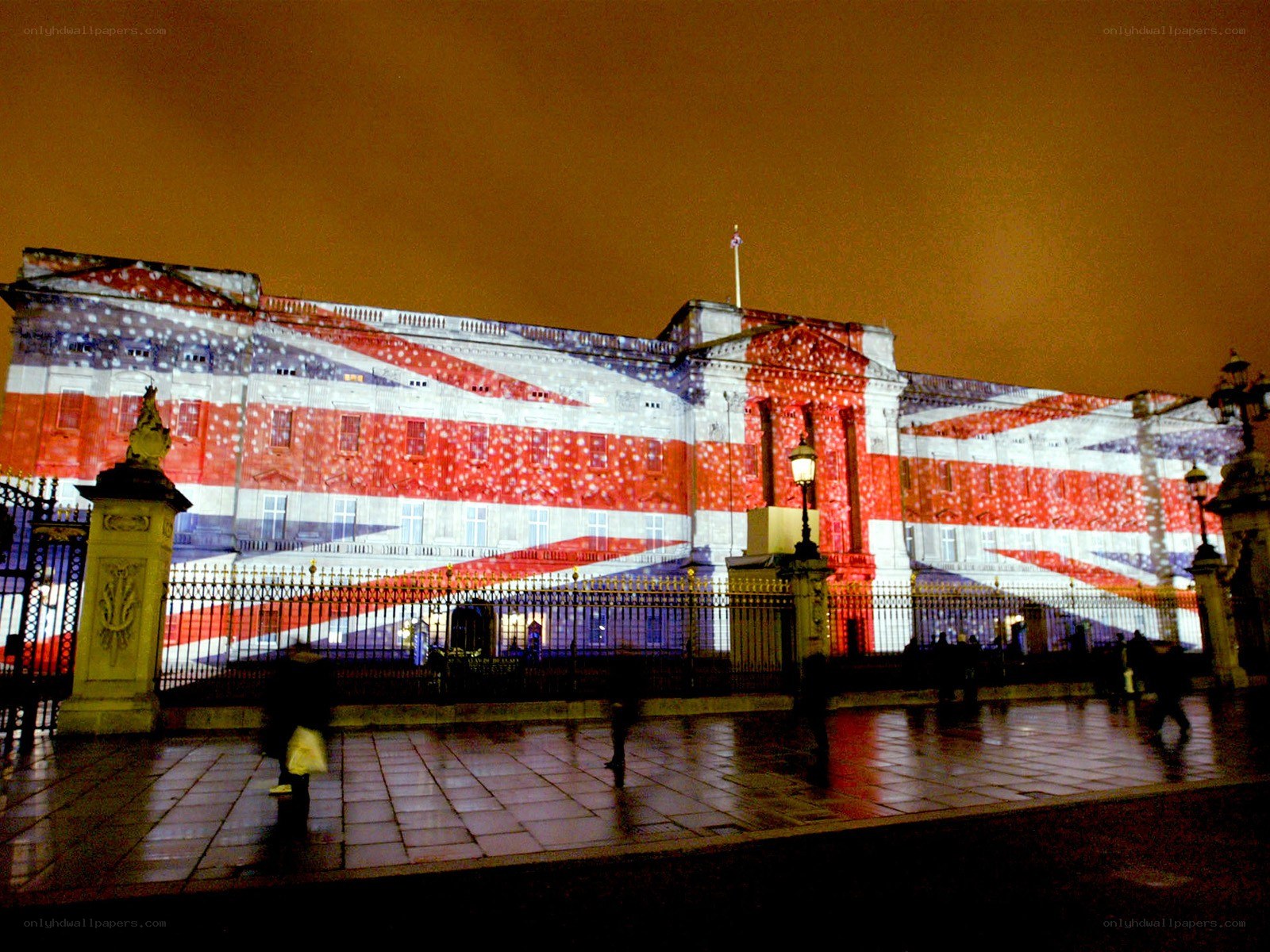 Buckingham Palace at night