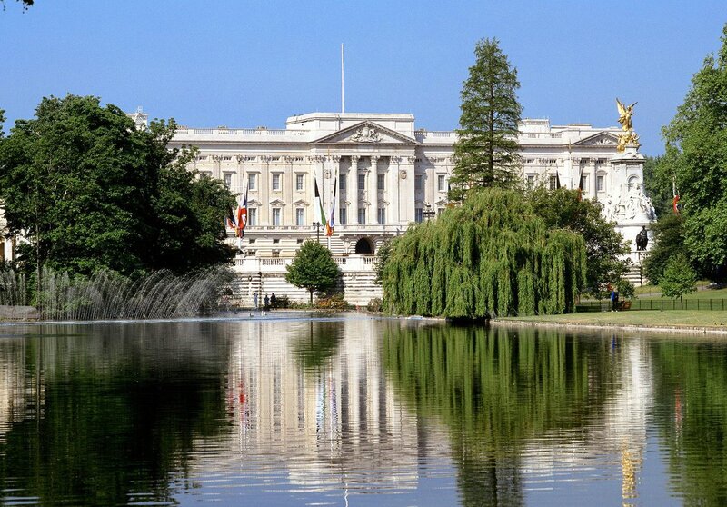 Buckingham Palace — Blue, Serene