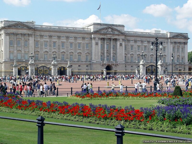 Buckingham Palace — Red