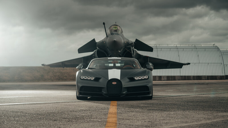 Bugatti Chiron Supercar — Gray