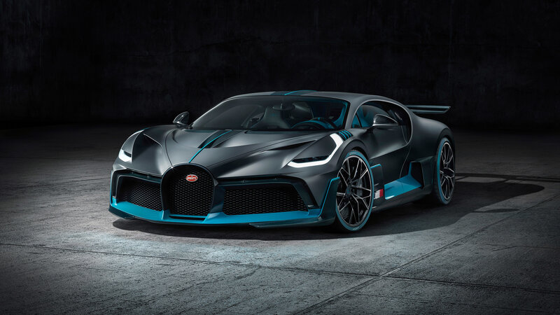 Bugatti Divo Supercar — Black, Dramatic
