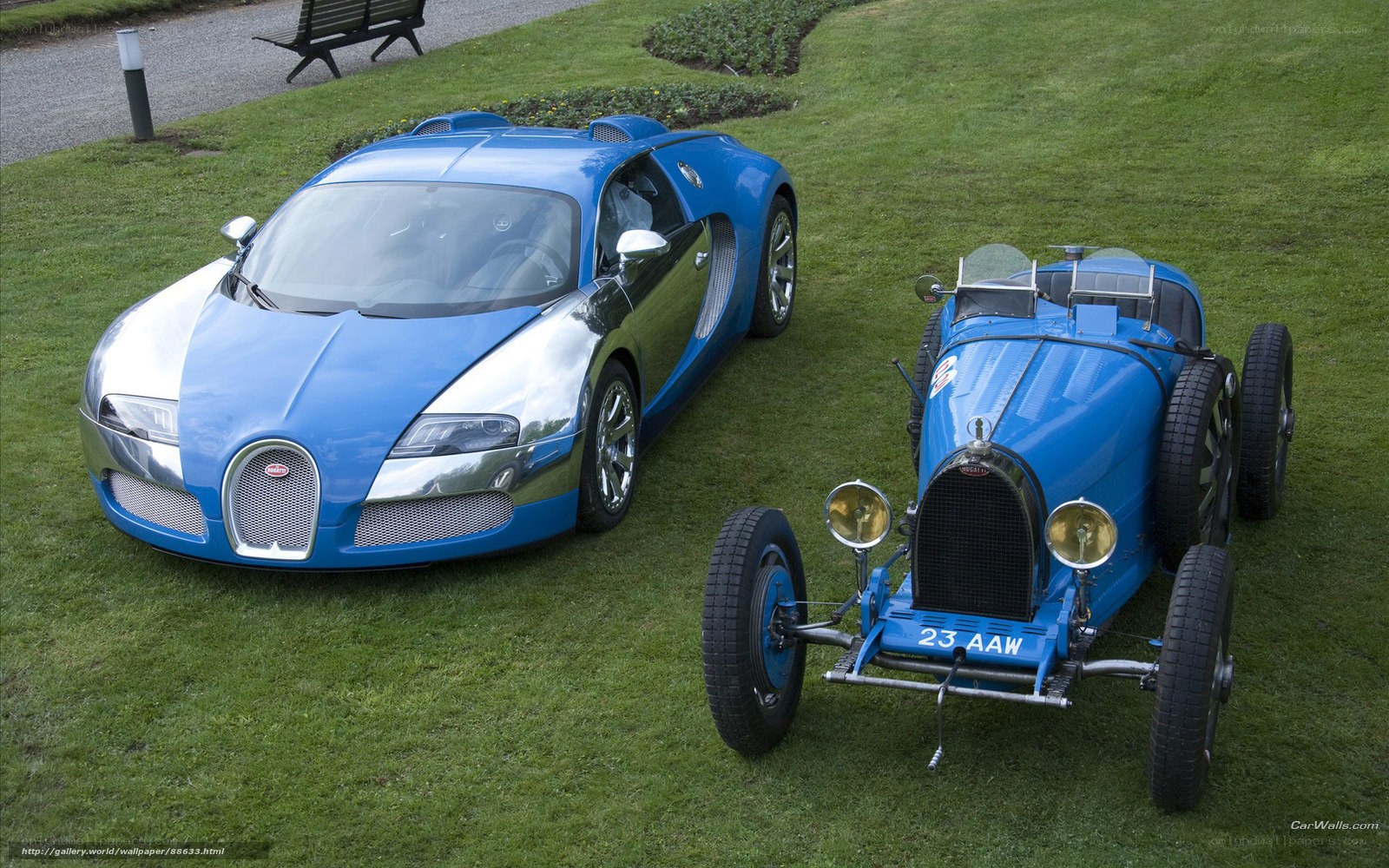 Bugatti Veyron and vintage Bugatti