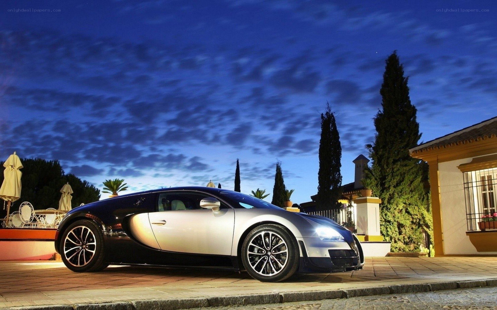 Bugatti Veyron at dusk