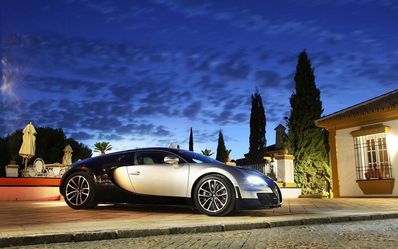 Bugatti Veyron at dusk