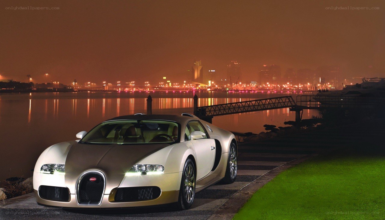 Bugatti Veyron at night