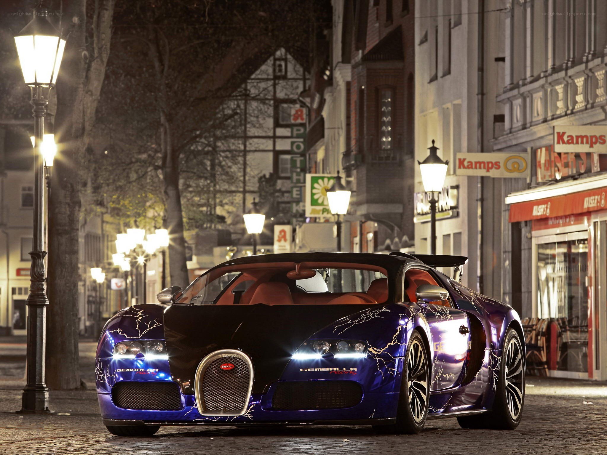 Bugatti Veyron at night