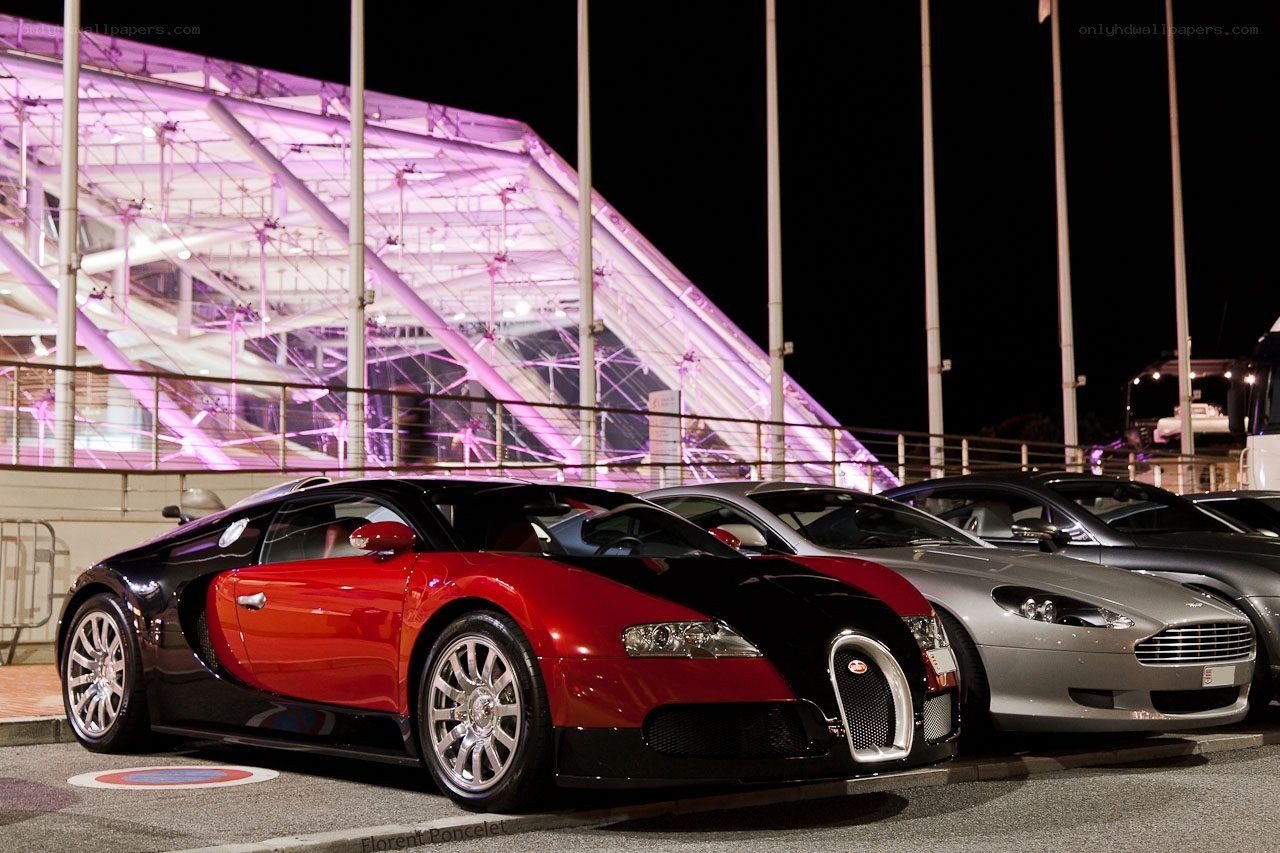 Bugatti Veyron at night