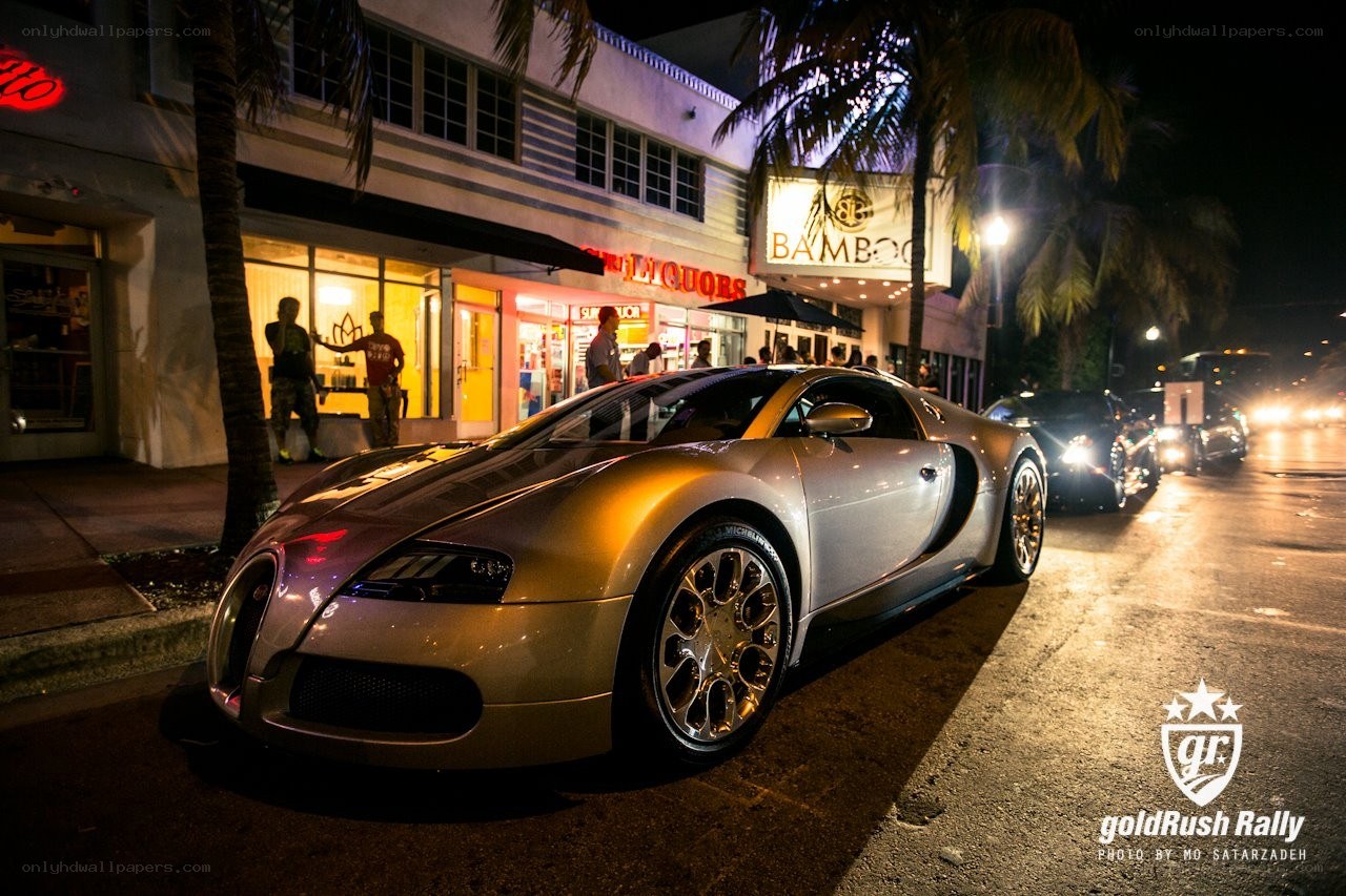 Bugatti Veyron at night in Miami