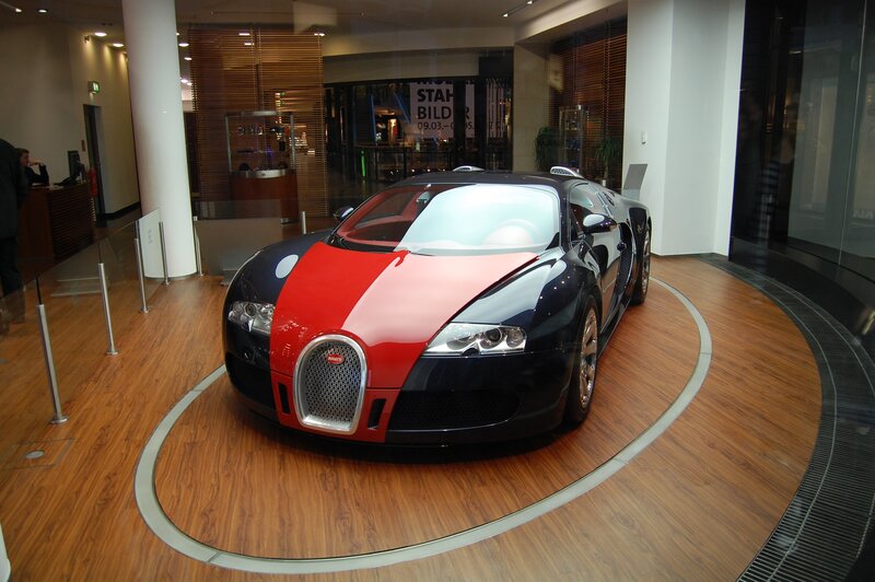 Bugatti Veyron Car — Black, Modern