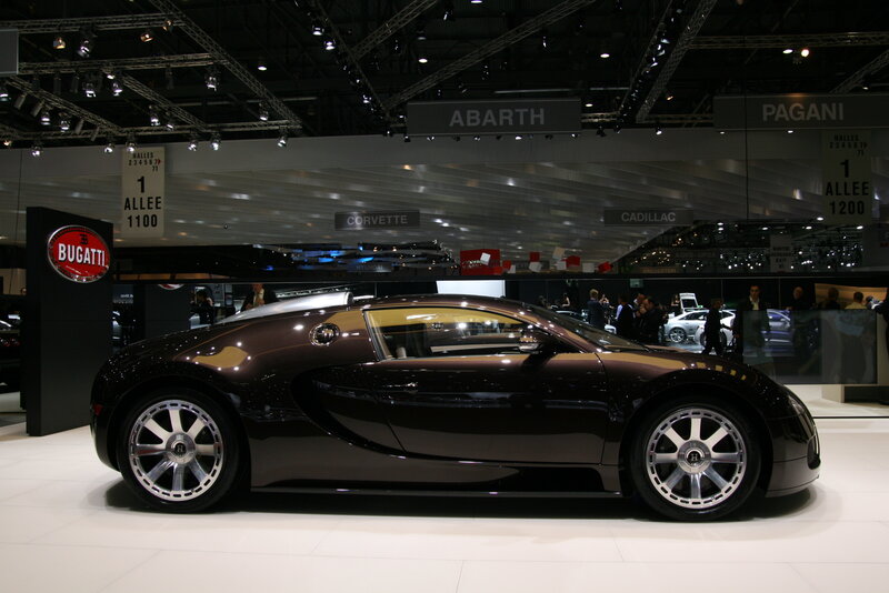 Bugatti Veyron Car — Black, Showroom, Photograph, Car Show, Exhibition Hall