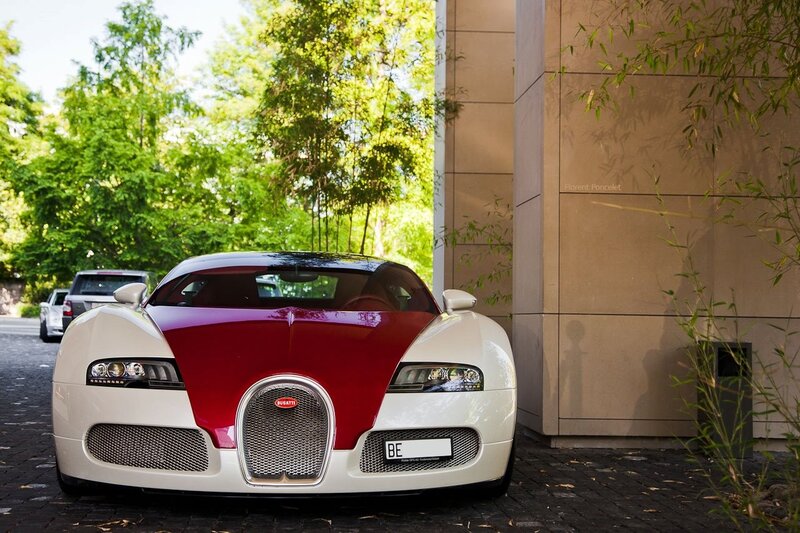 Bugatti Veyron Car — White, Serene