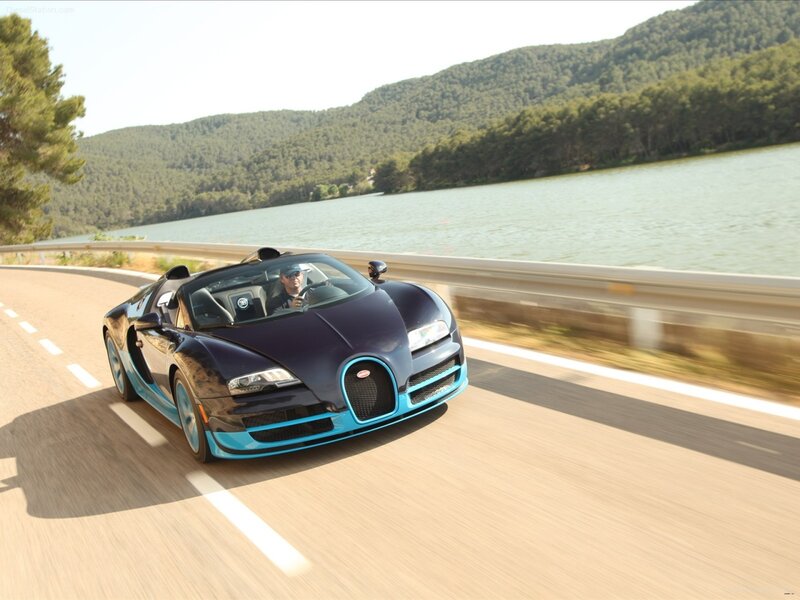 Bugatti Veyron Convertible — Blue, Dynamic