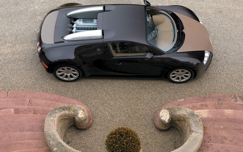 Bugatti Veyron from above