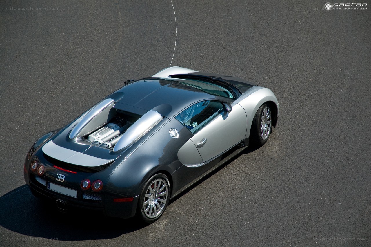 Bugatti Veyron from above