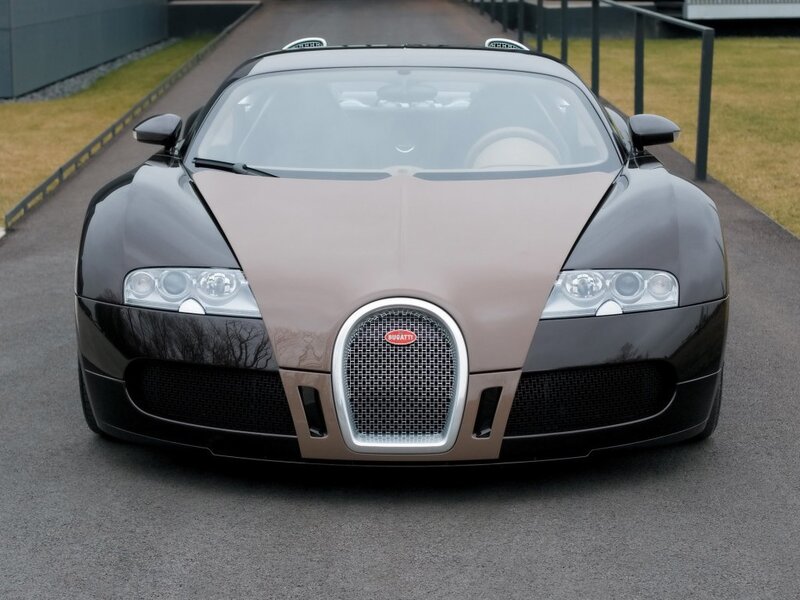 Bugatti Veyron front view