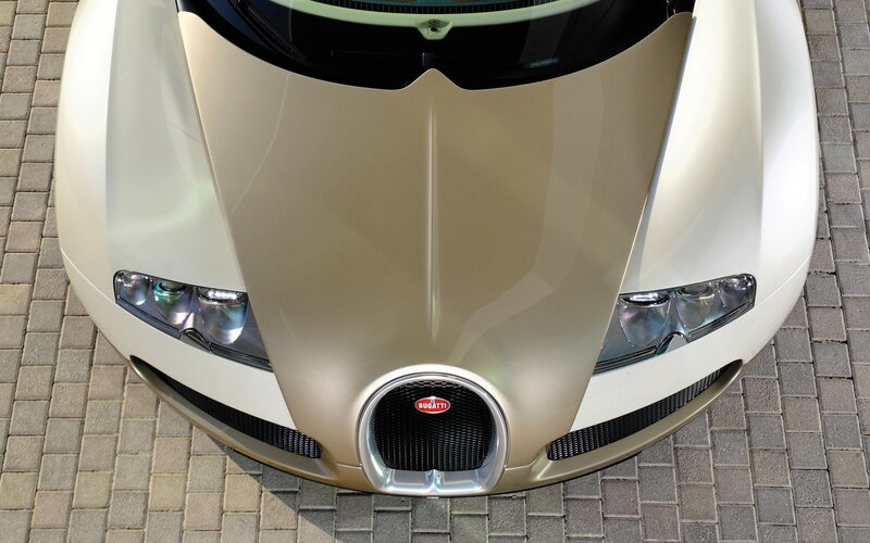 Bugatti Veyron Front View — Gold