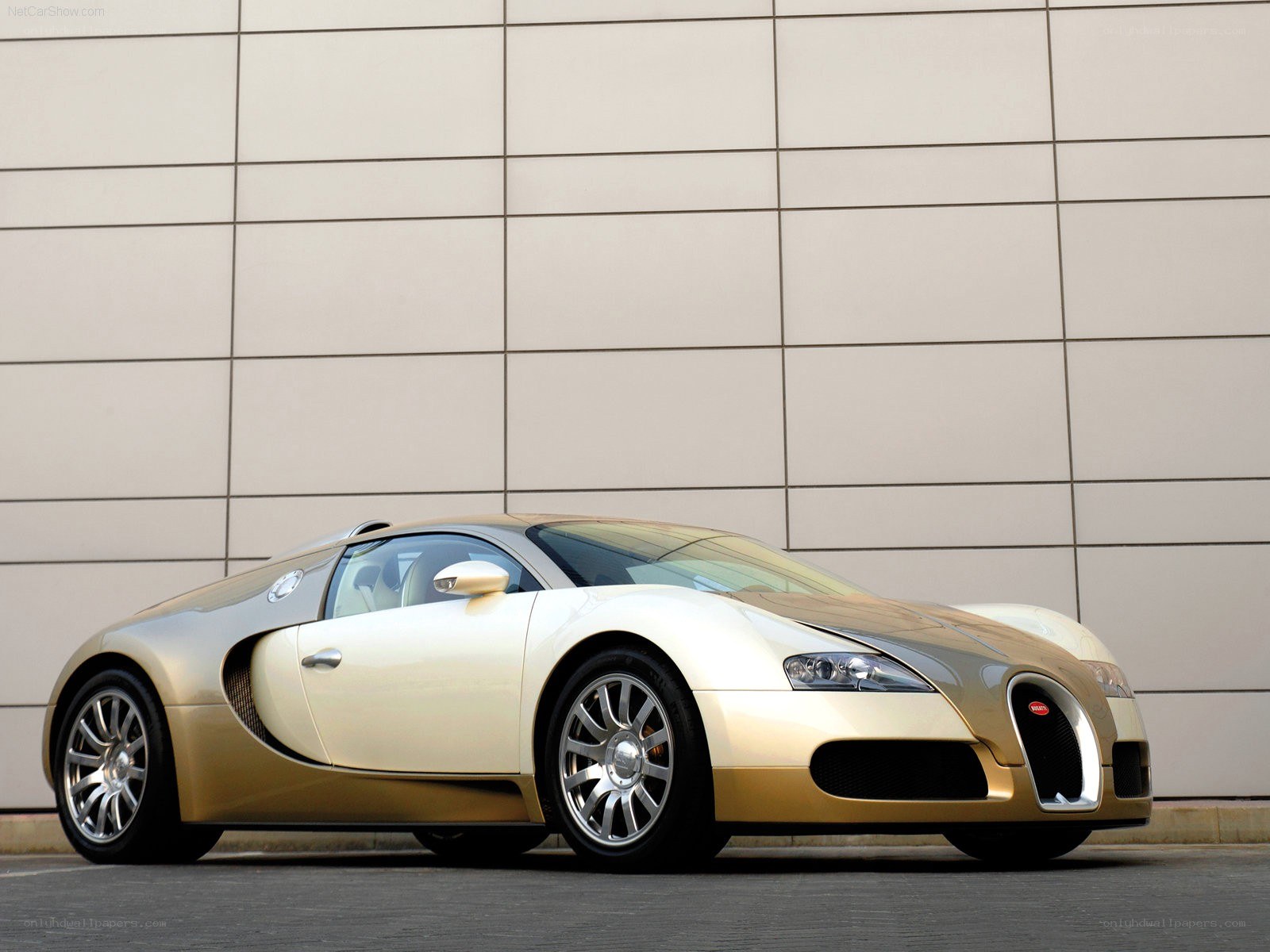 Bugatti Veyron gold car