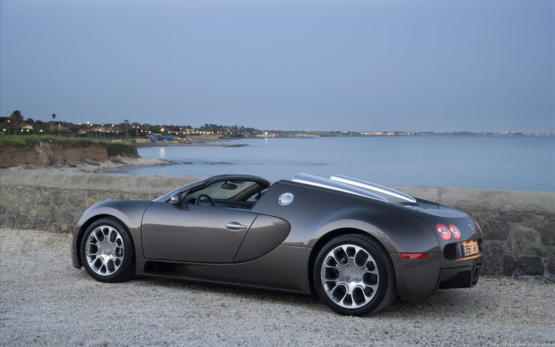 Bugatti Veyron Grand Sport by the sea