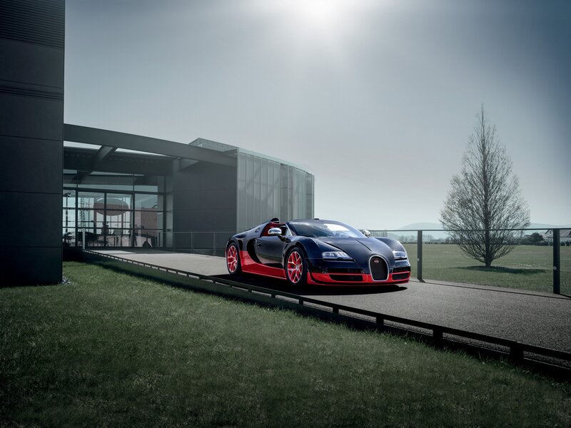 Bugatti Veyron in front of a building