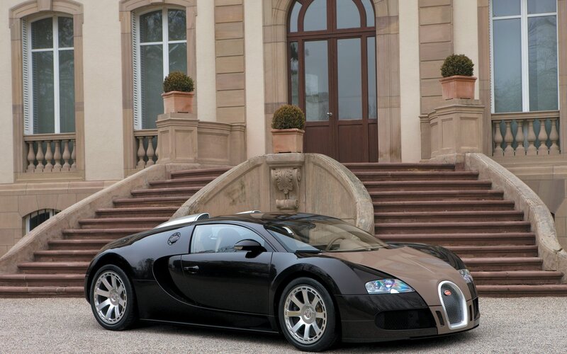 Bugatti Veyron in front of mansion