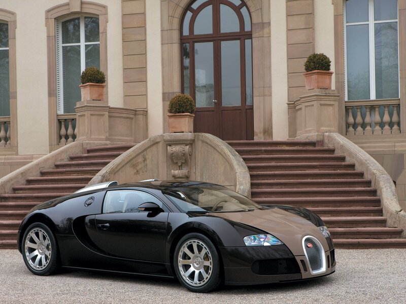 Bugatti Veyron in front of mansion