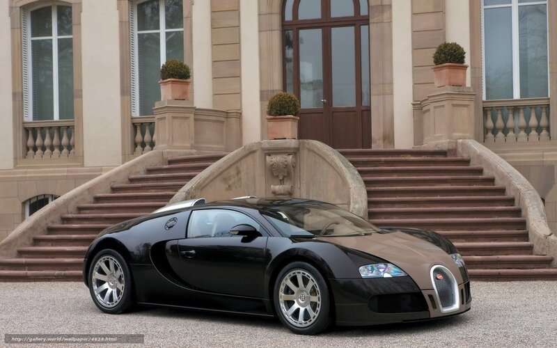 Bugatti Veyron in front of mansion