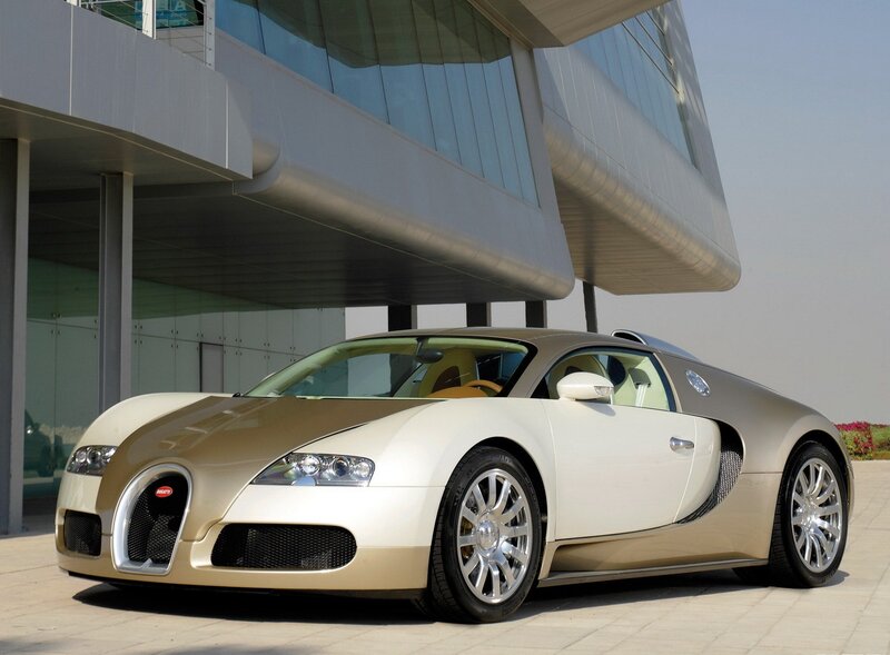 Bugatti Veyron in gold and white