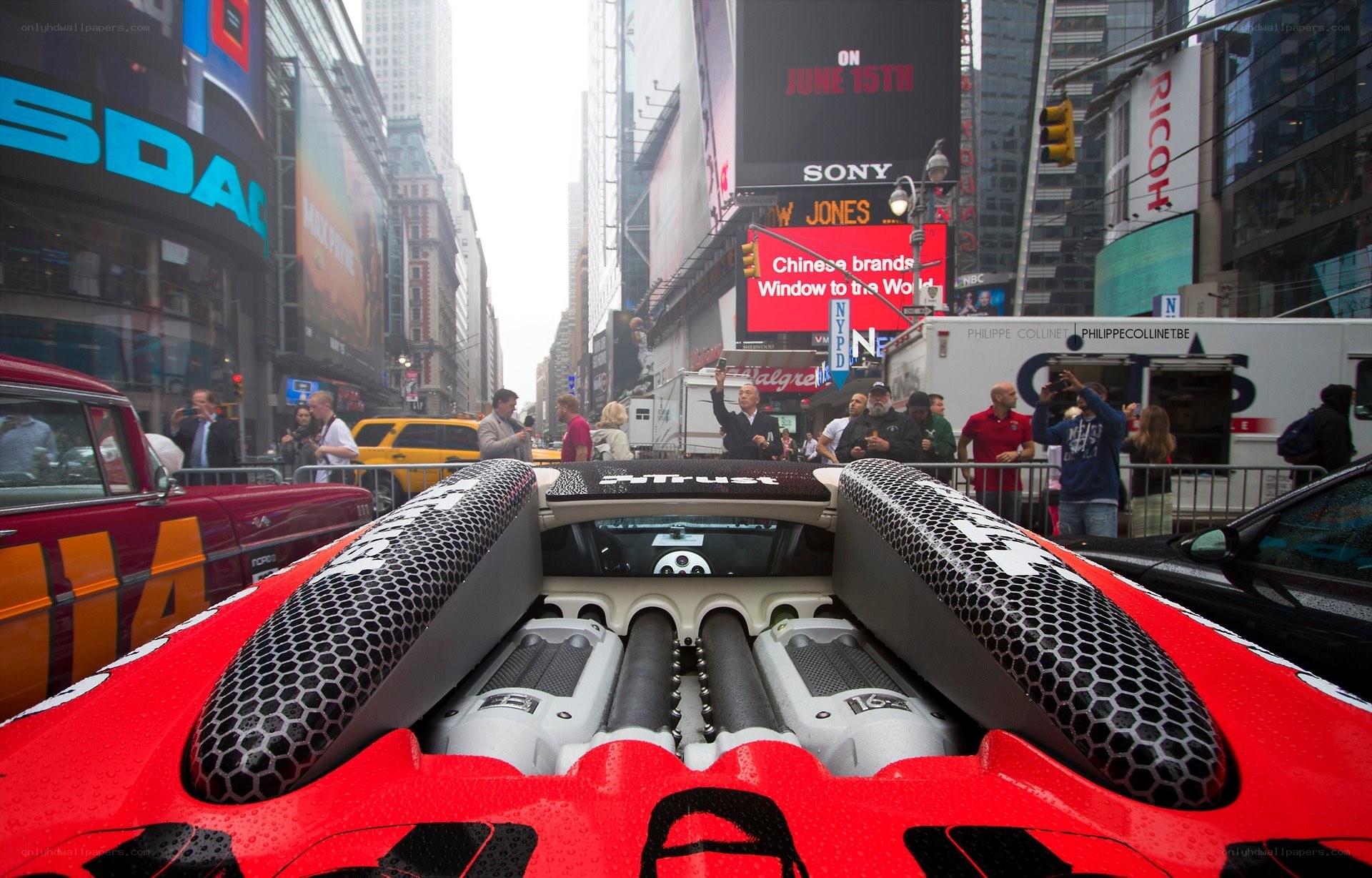 Bugatti Veyron in Times Square
