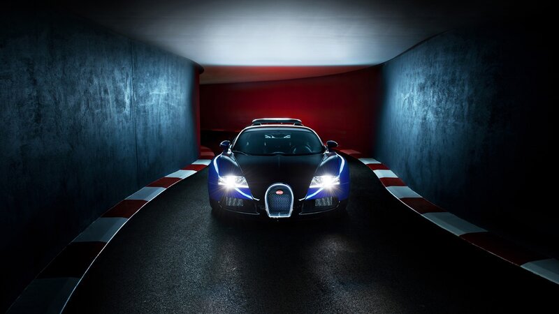 Bugatti Veyron in Tunnel