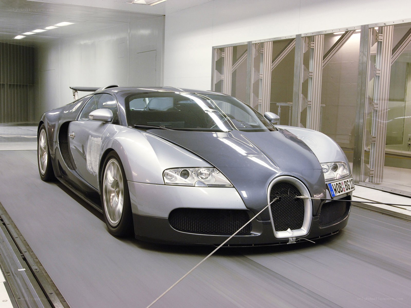 Bugatti Veyron in wind tunnel
