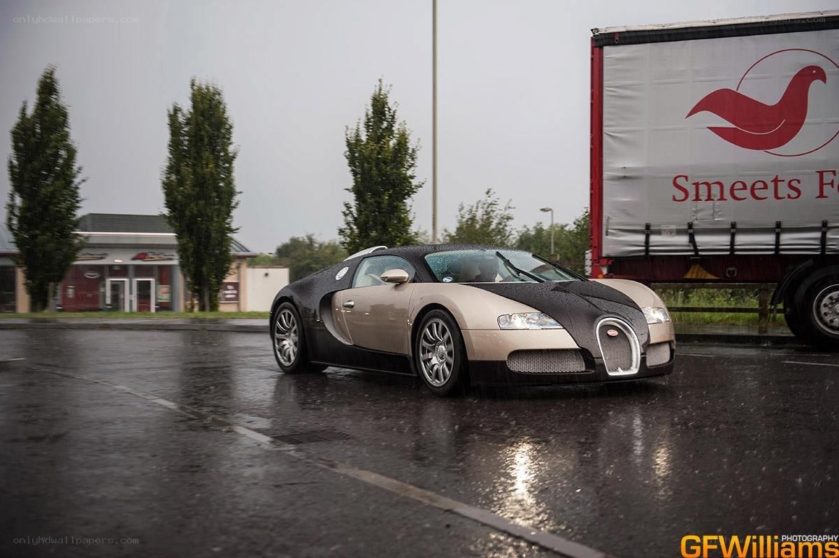 Bugatti Veyron on a rainy day