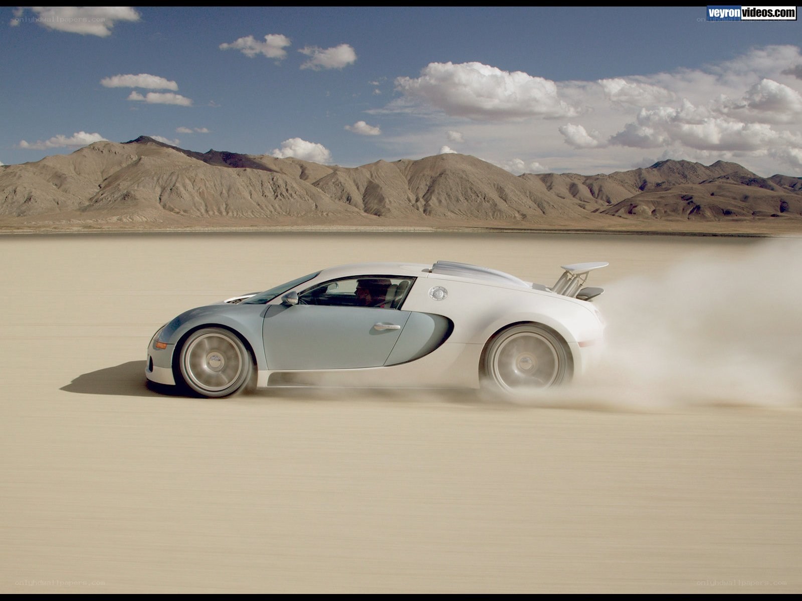 Bugatti Veyron on desert track