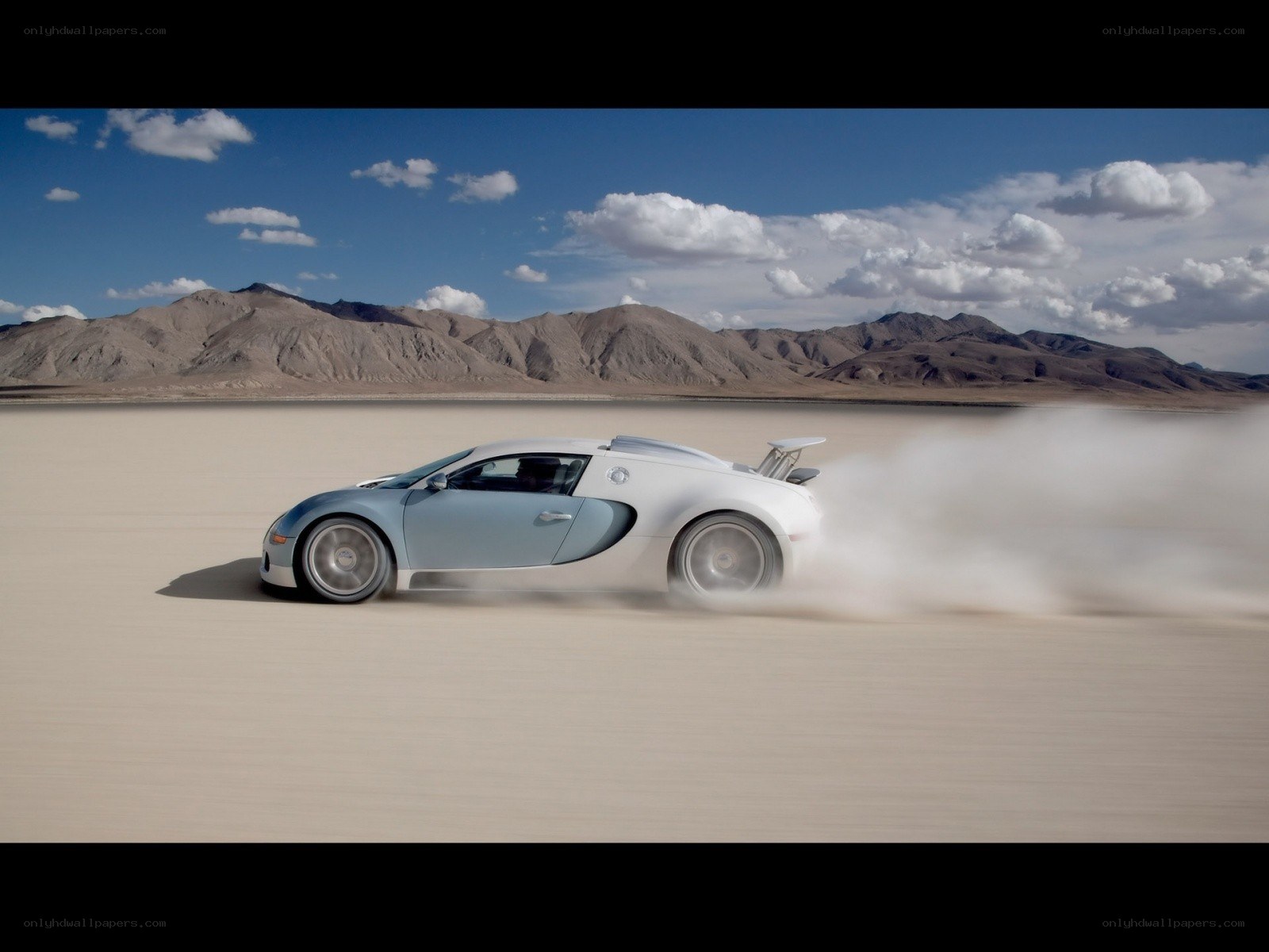 Bugatti Veyron on desert track