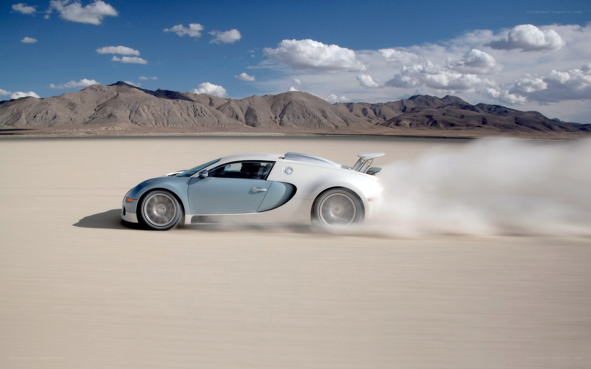 Bugatti Veyron on desert track