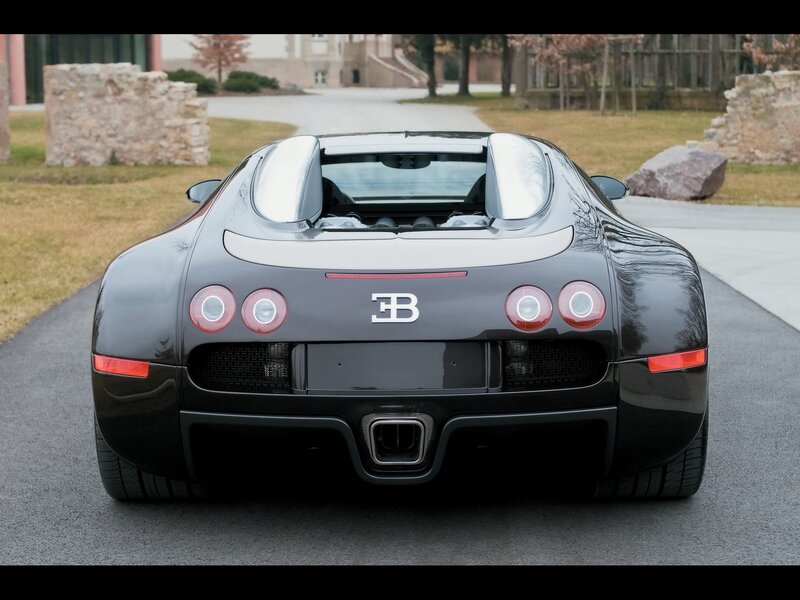 Bugatti Veyron rear view