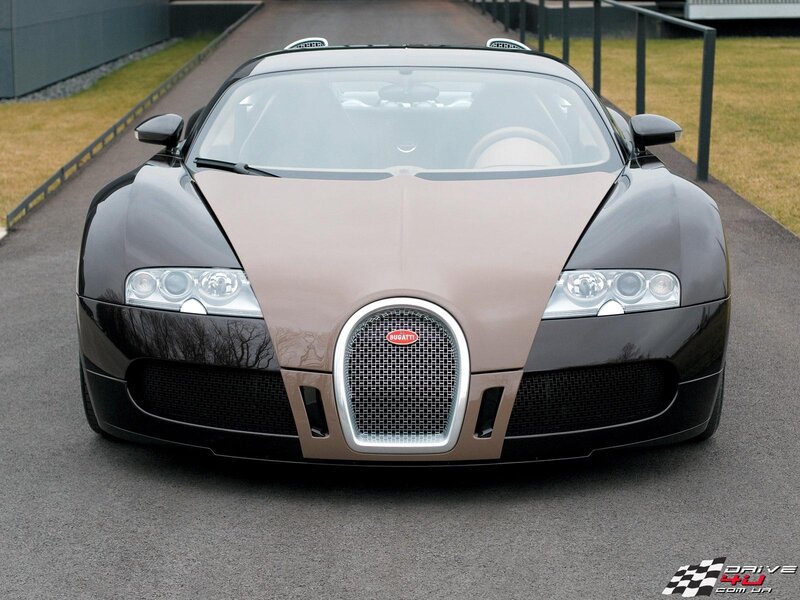 Bugatti Veyron Supercar — Black, Dramatic, Photograph, Grille