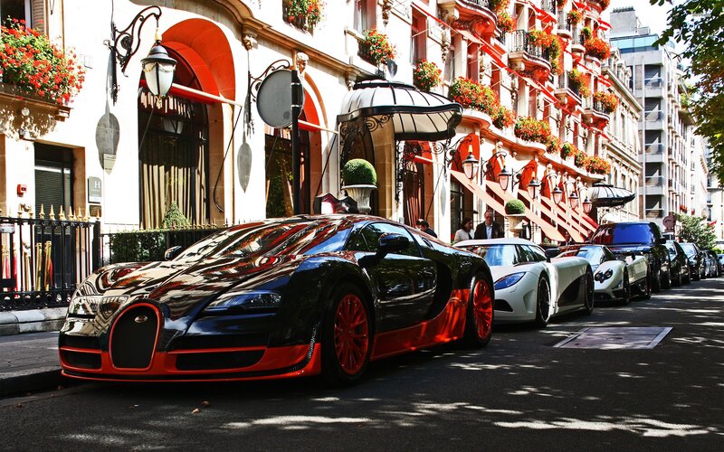 Bugatti Veyron Supercar — Black, Urban