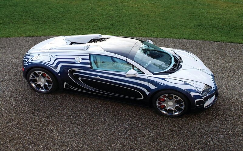 Bugatti Veyron Supercar — Blue, Calm