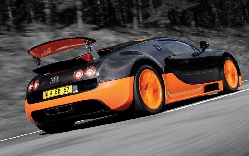 Bugatti Veyron Supercar — Dynamic